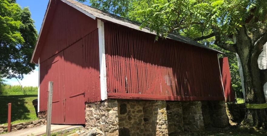 300 year old corn crib barn in PA