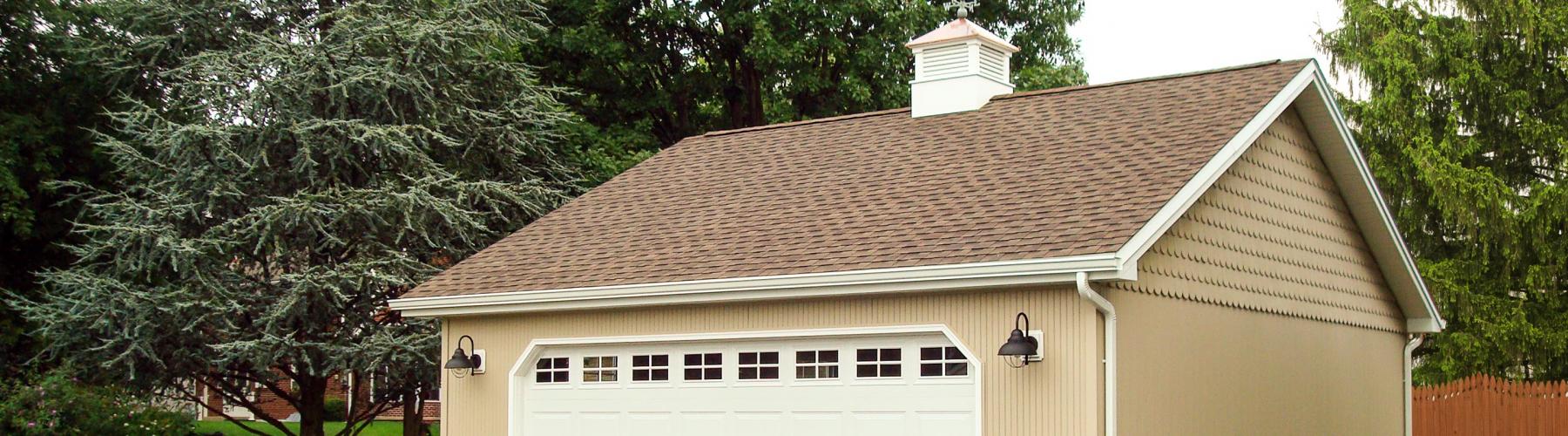 Stable Hollow construction builds residential garages.