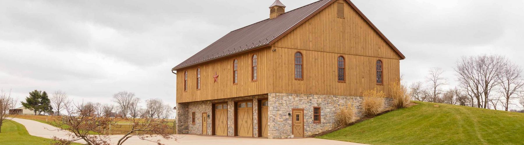 New bank barn built by Stable Hollow Construction