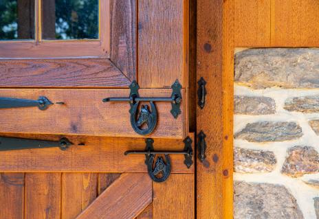 Barn door latch