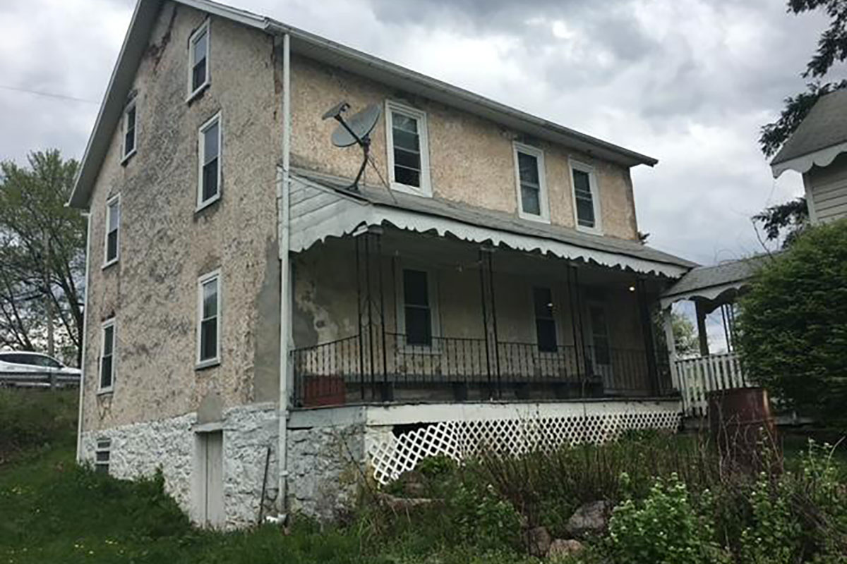 The Baver house pre-restoration